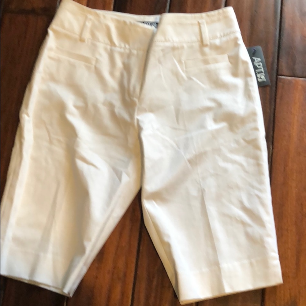 White walking short